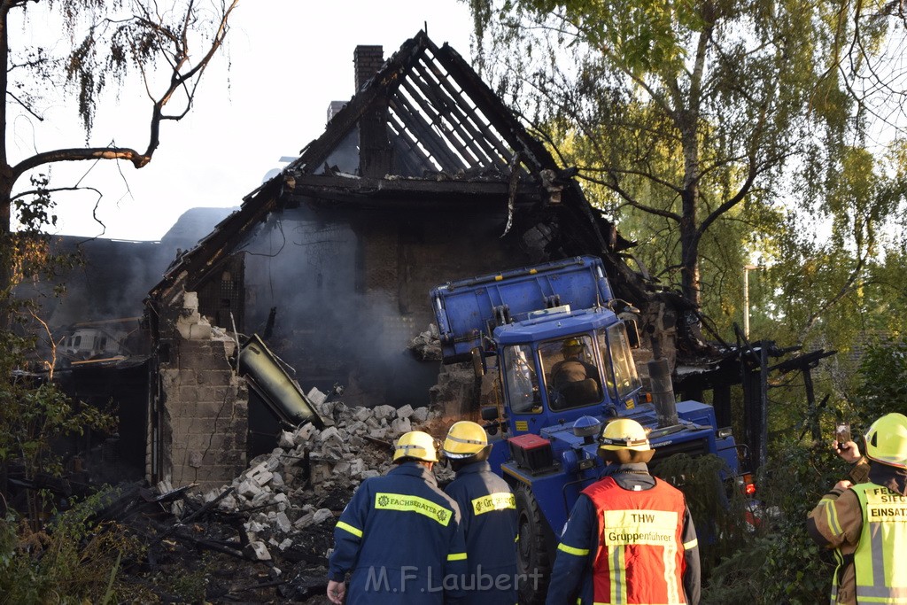 Grossfeuer Einfamilienhaus Siegburg Muehlengrabenstr P0988.JPG - Miklos Laubert